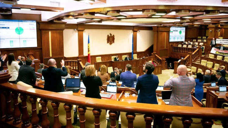 „Limba moldovenească”, înlocuită cu „limba română” în Constituția Republicii Moldova