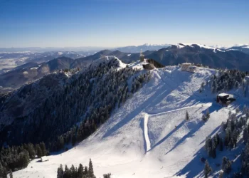 Pregătiri în Poiana Brașov pentru noul sezon de schi. Ce spune primarul orașului despre noile tarife