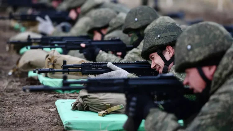 Centrele de înrolare din Rusia „actualizează” datele bărbaților eligibili pentru recrutare. Ce spune Kremlinul despre o a doua mobilizare