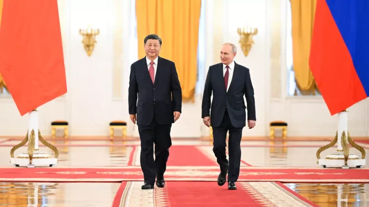 O întrebare care stârnește frisoane, rostită de o voce care nu se teme: „Ce dăm Chinei ca să o separăm de Rusia?”