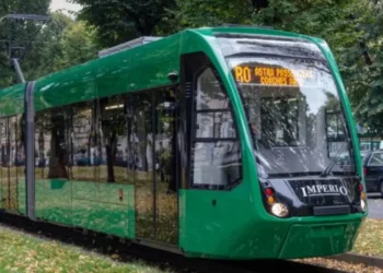 Întârziere la recepția tramvaielor noi de la Astra Arad. Nicușor Dan: „Vor ieși pe stradă în aproximativ o lună”