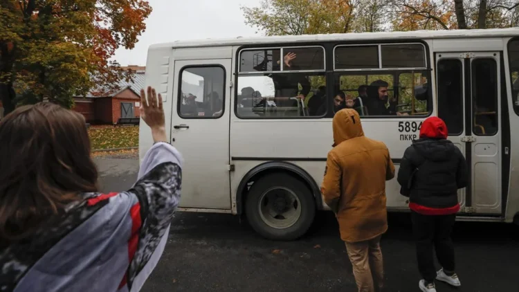 Metodele disperate ale rușilor ca să scape de recrutarea în armată: un tânăr s-a înjunghiat de 20 de ori