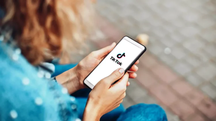 Directoare TikTok Europa, despre cum influențează rețeaua socială cultura și viața românilor