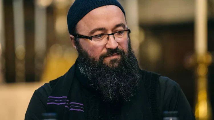 EXCLUSIV. O femeie acuză că preotul Visarion Alexa a violat-o chiar în chilia în care spovedea. Publicăm dovada că i-a spus unui alt preot foarte cunoscut, dar acesta a tăcut. Ce spune avocatul lui Alexa