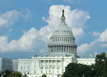 Vot în Congresul SUA pentru interzicerea puştilor de asalt