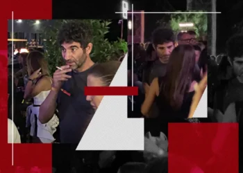 ”Firicel” a călcat iar pe bec? Tot cu o brunetă! Actorul Toma Cuzin a ”anturat” o tânără, au mers singuri pe plajă și…