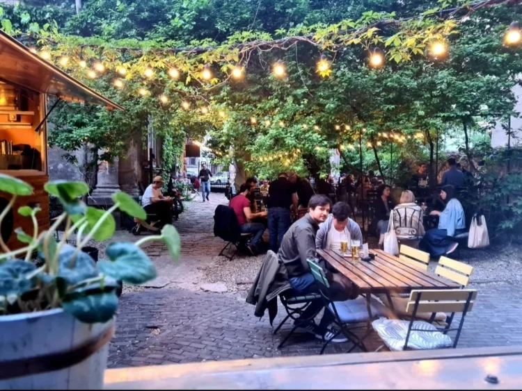 Weekend trending în București: cele mai verzi 15 grădini de vară din oraș