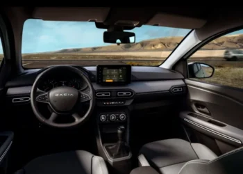 Când va fi lansat primul model hibrid din istoria Dacia. Mașina poate funcționa electric în 80% din timpul de condus în oraș