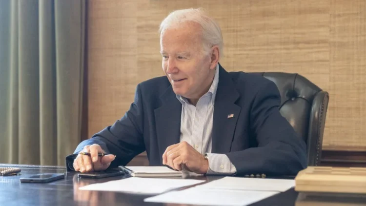 Simptomele de Covid-19 ale președintelui Biden „s-au rezolvat aproape complet”
