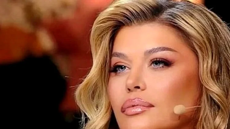 Loredana Groza a găsit secretul tinereţii fără bătrâneţe. Cum se menţine artista într-o formă de invidiat