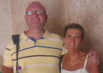 Un cuplu a zburat 15 ore și la aterizare s-a trezit tot acasă