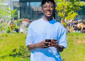 Mutat acum doi ani în Sibiu cu speranța unei vieți mai bune, unui ghanez nu-i vine să creadă că așa ceva i se întâmplă în România: „Din cauza asta nu poți dormi, nu poți gândi normal”