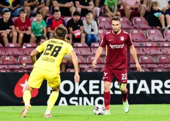 Dan Petrescu a anunțat când s-ar putea baza din nou pe Gabriel Debeljuh, accidentat în meciul din Conference League Dan Petrescu a anunțat când s-ar putea baza din nou pe Gabriel Debeljuh, accidentat în meciul din Conference League