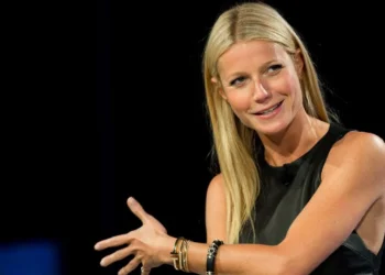 10 staruri care au încercat o carieră în industria muzicală și au eșuat lamentabil