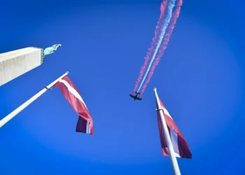 Letonia a livrat Ucrainei şase obuziere şi patru elicoptere