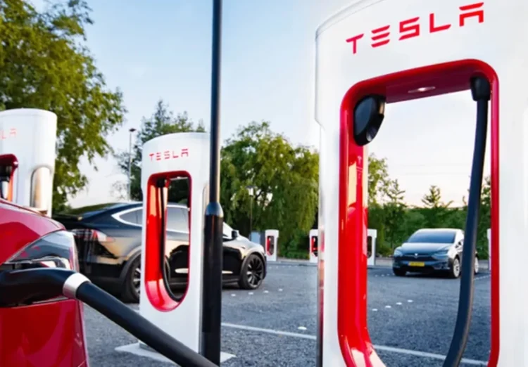 Germania a găsit încărcătoare Tesla Supercharger ca fiind ilegale