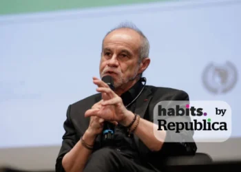 Carlos Moreno, un consultant al Primăriei Parisului, ajuns în Capitala României, face câteva constatări incomode: Bucureștiul este un oraș acaparat de „mașini ventuză” care stau lipite de spațiul public în permanență