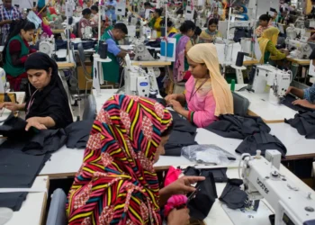 Al doilea exportator mondial de confecţii, afectat de scăderea comenzilor şi criza energetică