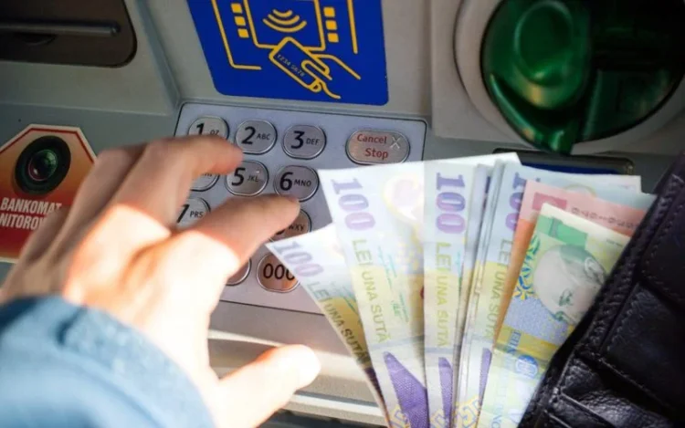 Atenție la bancomat, rămâi fără banii instant! Cum au picat românii în capcana momentului, ce se întâmplă când vrei să scoţi sumele dorite
