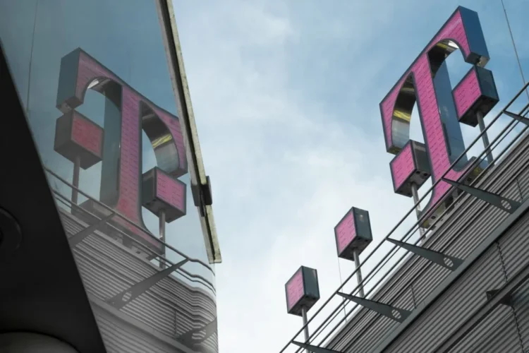 Deutsche Telekom şi-a îmbunătăţit estimările anuale după rezultatele peste aşteptări din trimestrul doi – Financial Intelligence