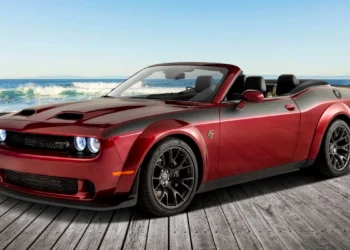 Dodge lansează o versiune decapotabilă a emblematicului muscle-car Challenger