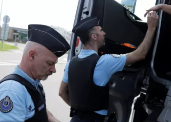 Șofer român de TIR cu salariu de 8-9.000 de euro pe lună, prins cu droguri de un sfert de milion de euro în camion, cu trei săptămâni înainte de nuntă, în Franța