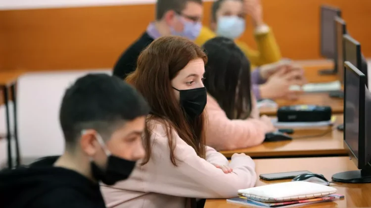 Profesorii de informatică cer ore de programare, inclusiv la profilul uman. „E ca și când pe elevii de la real i-aș pune să învețe limba latină”