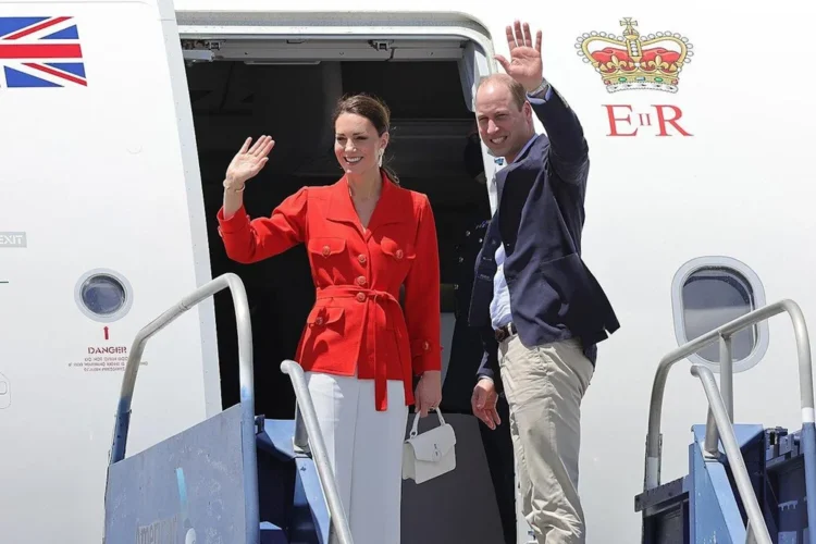 Preparatele de lux cu care se răsfaţă Kate Middleton când călătoreşte cu avionul. Meniul costă peste 3.000 de lire