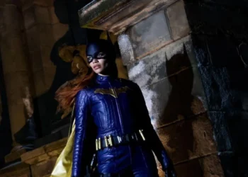 Regizorii filmului Batgirl sunt şocaţi de decizia studioului Warner Bros. de a nu lansa pelicula