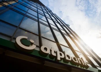 Decretul lui Putin care interzice vânzarea băncilor complică eforturile OTP de a ieşi de pe piaţa rusească