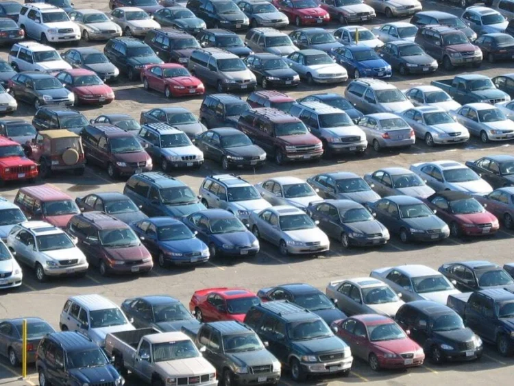 Surprize pentru mai multe categorii de șoferi. Prețurile RCA „s-au topit” în vară. Cât mai costă asigurarea în funcție de mașină și șofer și ce urmează- Date în premieră