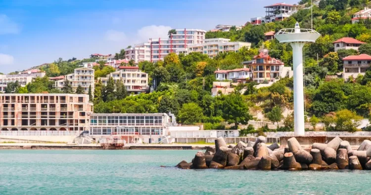 Cazare sub 100 de lei pe litoralul românesc, în septembrie. Ce oferă bulgarii la același preț