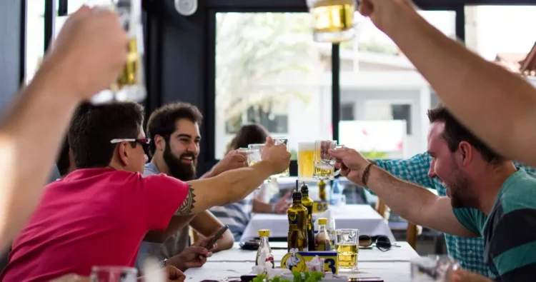 Studiu Bookingham: care sunt cei mai nepoliticoși români în restaurante