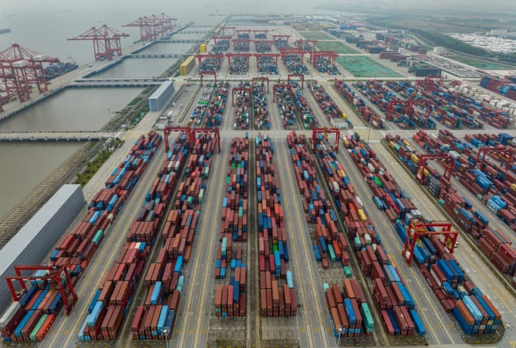 China sancționează economic Taiwanul după vizita lui Pelosi: nu mai exportă nisip și nu mai importă citrice și pește