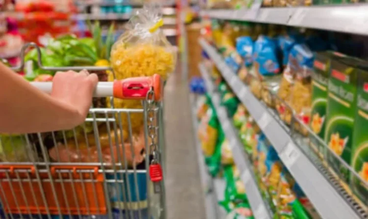 GRAFIC. Inflația coboară sub 15%. În ultimul an, uleiul s-a scumpit cu 52%, iar cartofii cu 41%