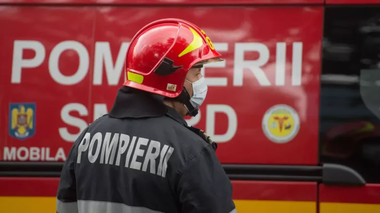 Membrii unei familii, stropiți cu benzină și arși de vii, la Medgidia. Trei persoane au fost arestate pentru 30 de zile Membrii unei familii, stropiți cu benzină și arși de vii, la Medgidia. Trei persoane au fost arestate pentru 30 de zile