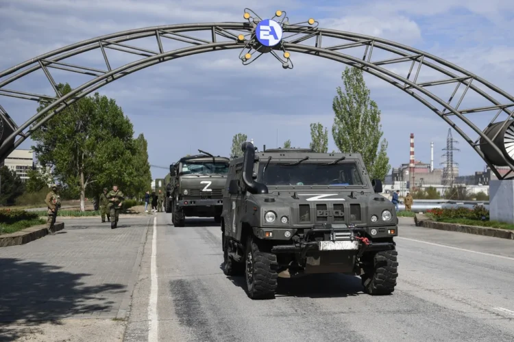 Angajații centralei nucleare de la Zaporojie spun că sunt ținuți sub amenințarea armelor de către ruși și că se tem de o catastrofă