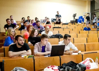 INTERVIU. Profesor universitar, despre cultura plagiatelor: „Mulți studenți sunt revoltați când li se resping referate compilate din 2-3 surse online”