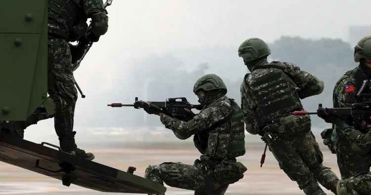 China desfășoară exerciții militare cu muniție reală în șase zone din jurul Taiwanului. Reacția Taipeiului: „Ne pregătim de război”