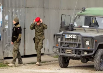 Tensiuni și pe flancul stâng al României. Sârbii din Kosovo au blocat drumurile care duc la frontiera cu Serbia