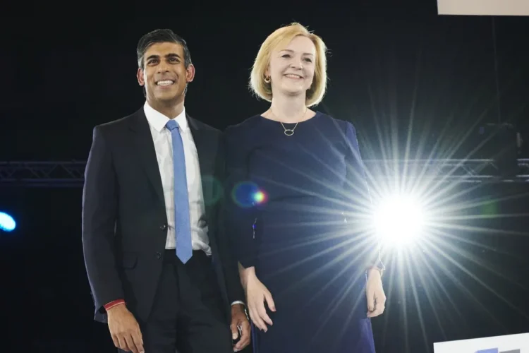 Liz Truss sau Rishi Sunak? Britanicii află luni cine este noul lor prim-ministru