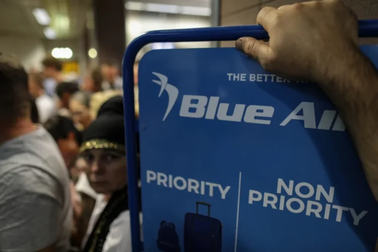 Stimați pasageri Blueair, în caz de goluri financiare, masca de oxigen a statului cade automat. Dar nu pentru voi