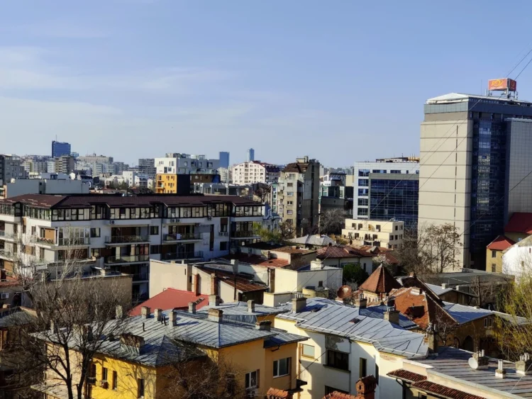 Locuințele ieftine se iau pe credit, cele scumpe cu banii jos / Dacă te împrumuți cu dobândă fixă ai rata stabilă, dar la final dai băncii mai mulți bani