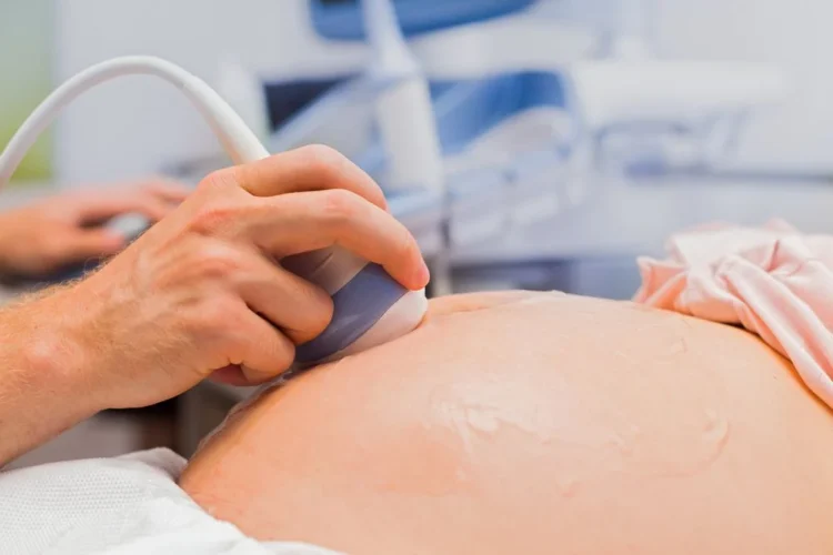 Ungaria obligă prin hotărâre guvernamentală femeile să asculte bătăile de inimă ale fătului înainte de a avorta