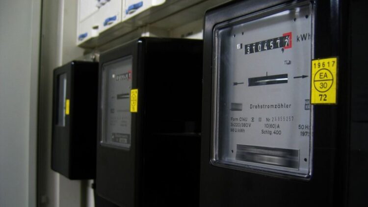 ”Economisirea forțată”, cu ajutorul contoarelor inteligente. ”Pe scurt, când Europa hotărăște, curentul scade și electrocasnicele nu mai funcționează” ”Economisirea forțată”, cu ajutorul contoarelor inteligente. ”Pe scurt, când Europa hotărăște, curentul scade și electrocasnicele nu mai funcționează”