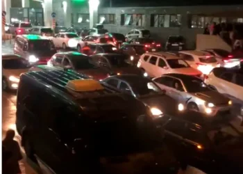 Rușii încearcă să fugă de războiul lui Putin: Sunt cozi la granițele cu Georgia și Finlanda