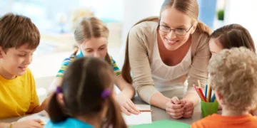 Ce salariu are o educatoare. Cât câștigă în fiecare lună