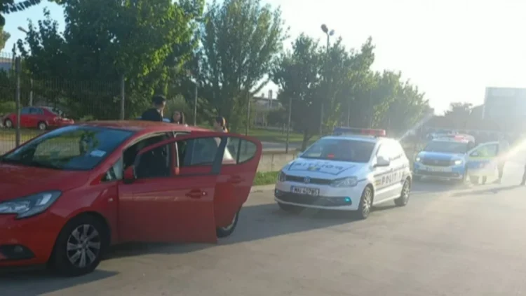 Fiul Dianei Șoșoacă, aflat la volan, a încercat să fugă de polițiști. S-a ales cu amendă și permisul suspendat