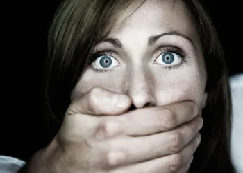 Pedofil reținut după ce a agresat sexual o minoră în lift, în București. A mai atacat în trecut două copile