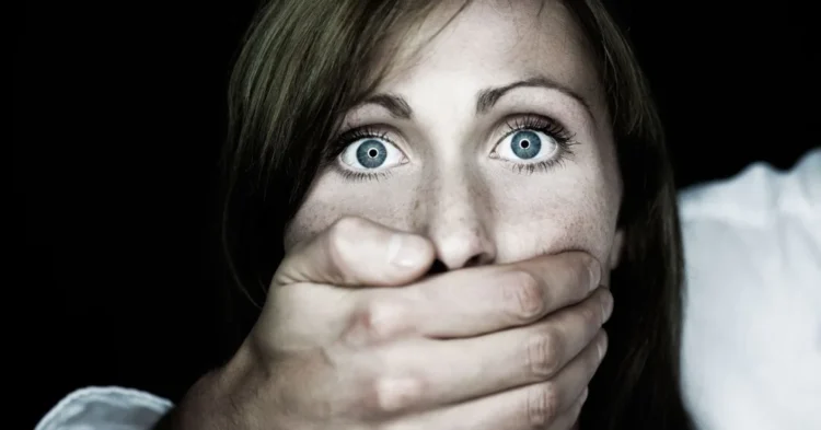 Pedofil reținut după ce a agresat sexual o minoră în lift, în București. A mai atacat în trecut două copile